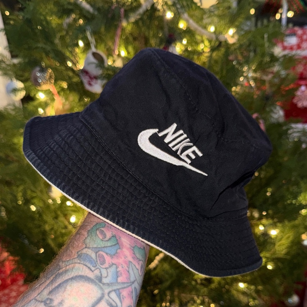 Nike Black and White Bucket Hat Reversible